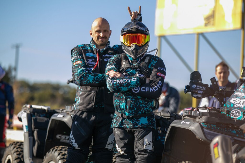 Гонщики команди CFMOTO Thunder Racing Team на ралі «Сафарі» 2025