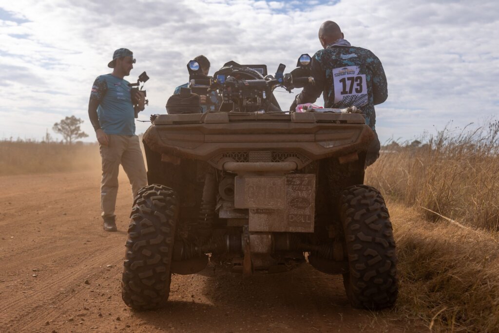 Гонщики команди CFMOTO Thunder Racing Team на ралі «Сафарі» 2025